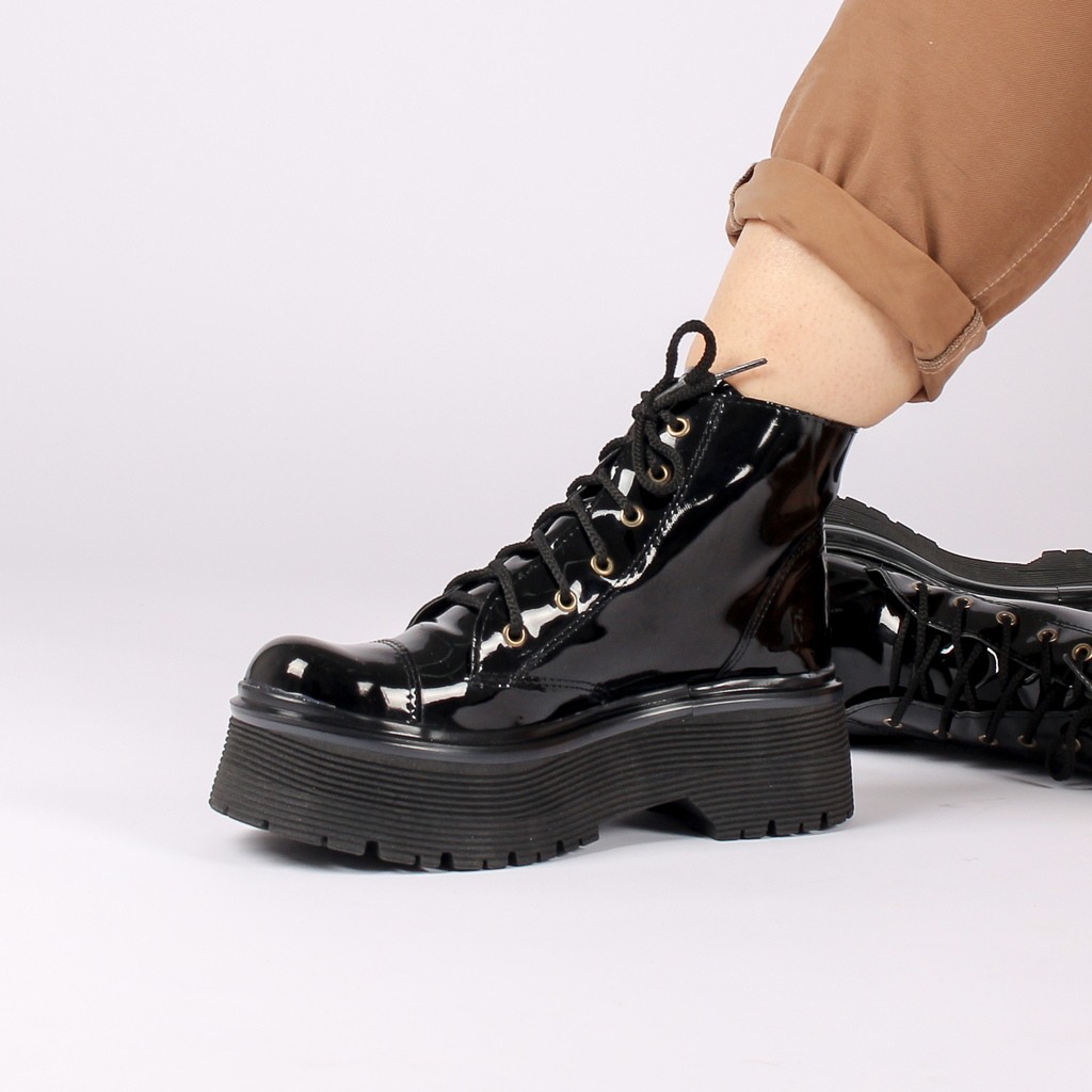 Borcegos Liverpool Plataforma Charol Negro Cuero Cruelty Free