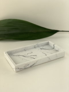Bandeja OSLO de resina similar marmol blanca G. - comprar online