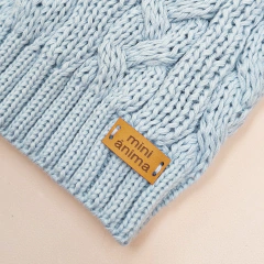 GORRO POMPON TEJIDO CELESTE en internet