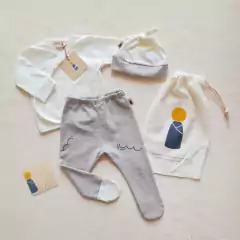 Ajuar BATA blanca, RANA y GORRO gris CON ONDAS