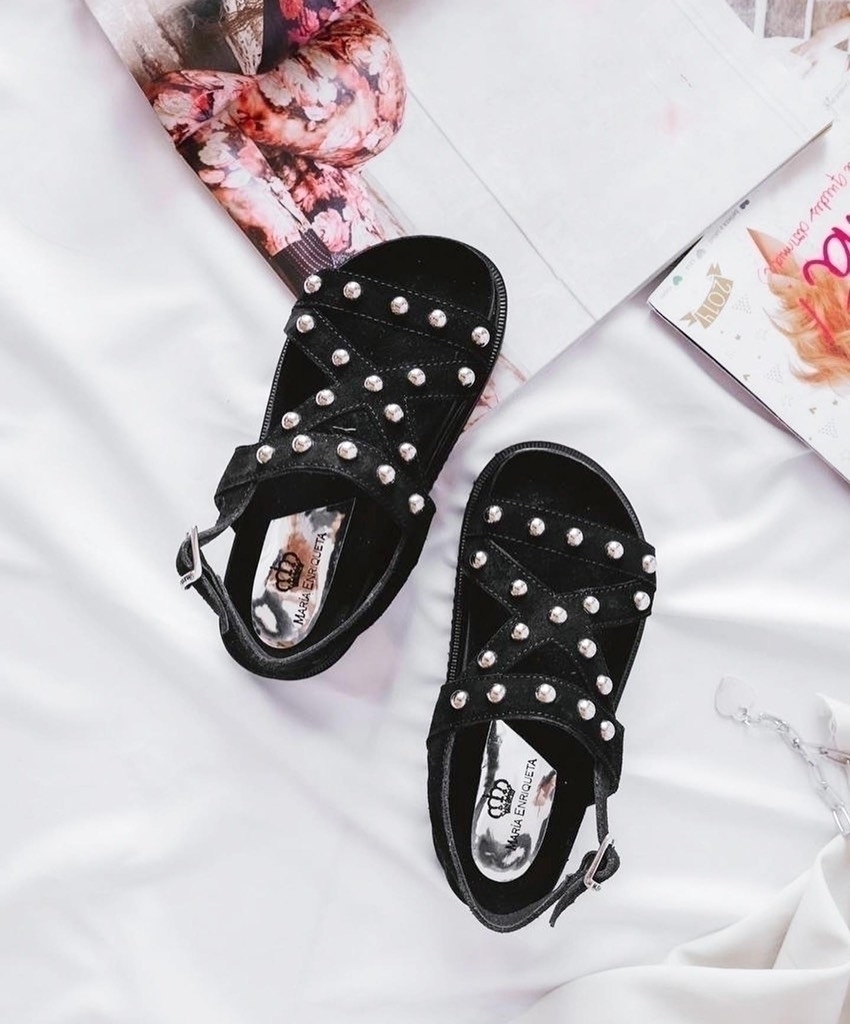 CRUZ NEGRAS BAJITAS - María Enriqueta | Zapatos \u0026 Ropa