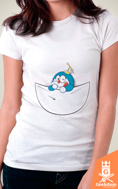 Camiseta Doraemon - Doraemon no Bolso - by PsychoDelicia | Geekdom Store | www.geekdomstore.com 