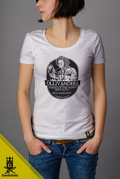Camiseta Harry Potter - Varinhas Ollivanders - by Azafran - Geekdom Store - Camisetas Geek Nerd
