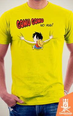 Camiseta One Piece - Abraço do Luffy - by PsychoDelicia | Geekdom Store | www.geekdomstore.com
