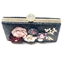 Sobre de fiesta con aplicaciones flores clutches 