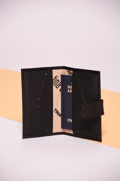 PORTA PASAPORTE Negro en internet