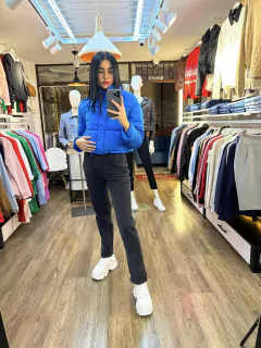 CHAQUETA AZUL IMPERMEABLE