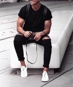 PANTALON VAQUERO ELASTICO CON ROTOS Y TACHUELAS NEGRO
