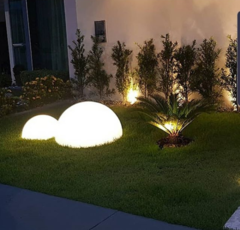 Luminária de Chão Meia Esfera Soleil Branca Ø90cm Para Áreas Internas e Externas. - comprar online