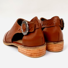 Sapatos de couro castanho Buena Madera na internet