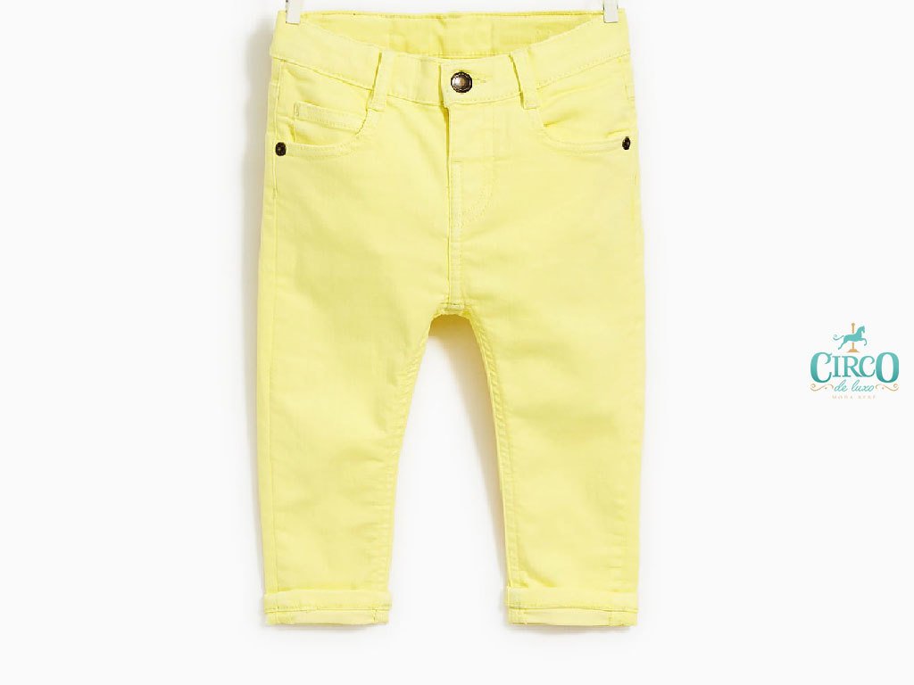 Calça Jeans Infantil Amarela ZARA tamanho 3,4 anos