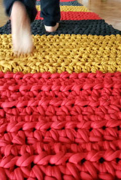 Alfombras rectangulares, en totora o trapillo, tejidas a mano