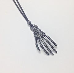Colar Masculino Mão Esqueleto Vintage - comprar online