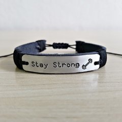 Kit 2 Pulseiras Masculinas Couro Stay Strong Pedra Onix na internet