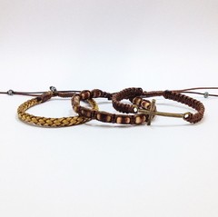 Kit 3 pulseiras masculinas crucifixo couro açaí - comprar online