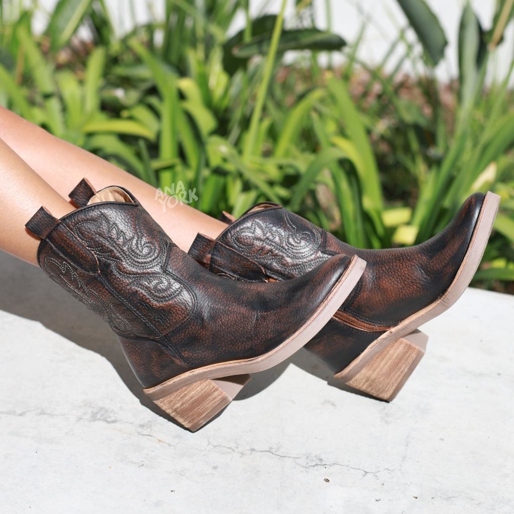 Bota texana caña media bordada - Comprar en ANA YORK