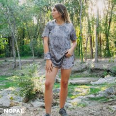 CONJUNTO REMERA OVERSIZE Y SHORT DE POLIESTER RECICLADO UNISEX. MODELO PIEDRA - tienda online