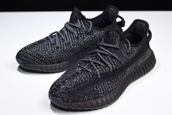 yeezy static preto