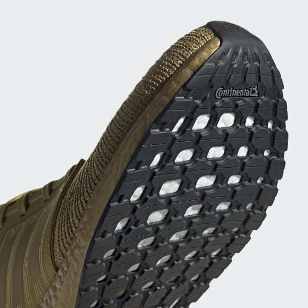 ultra boost dourado