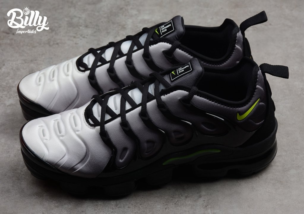vapormax plus preto e cinza