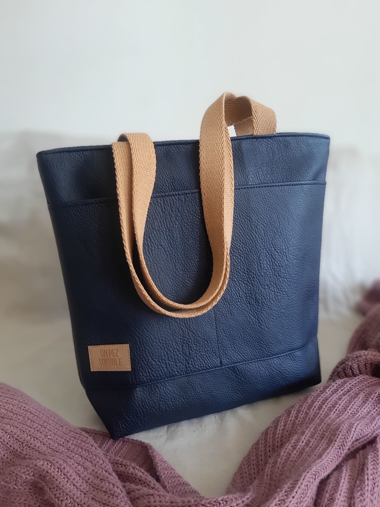 Bolso de cuerina azul marino - un pez soluble