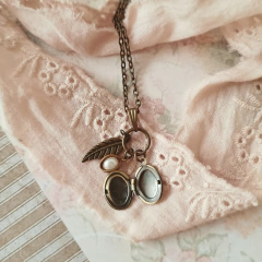 Collar Relicario Francesca & Robert - comprar online