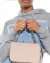 CARTERA BEIGE 'TRIANGLE' en internet