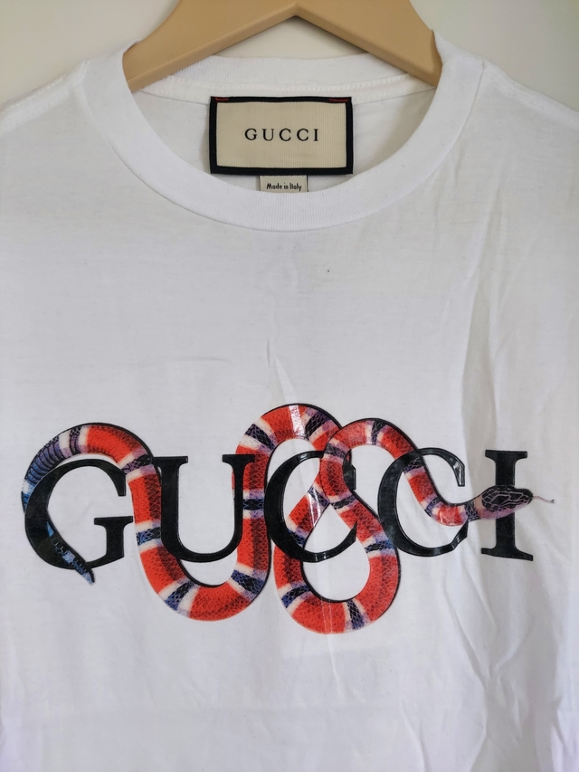 Camiseta Gucci cobra - Comprar em GVimport
