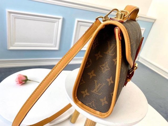 monogram on handbolsas