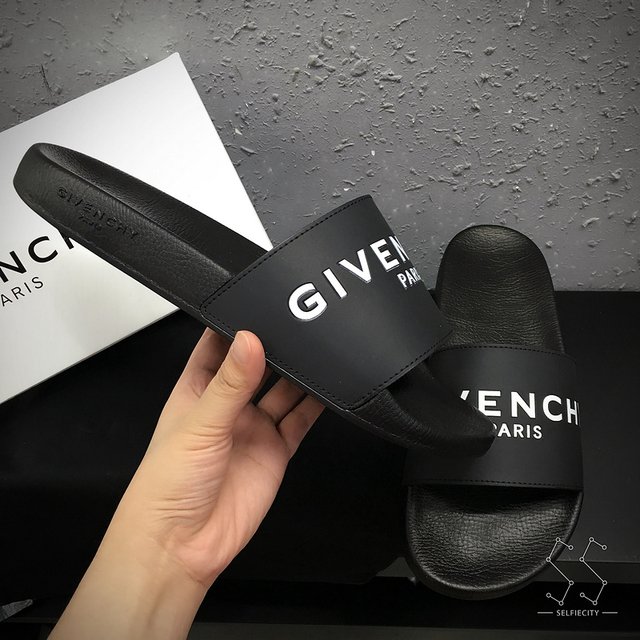 Chinelo Givenchy - Comprar em GVimport