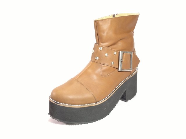 Botas plataforma con hebilla