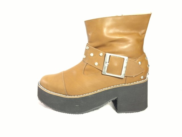 Botas plataforma con hebilla