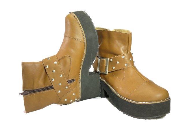 Botas plataforma con hebilla
