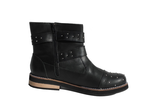 Botas bajas con tachas