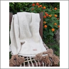 Manta de lana de llama tejida en telar terminación festón y borlas en extremos