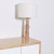 Decoración minimalista en mueble vajillero laqueado blanco y enchapado paraíso | Belgrano Home
