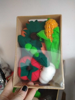 Cajoncito pizarrón con frutas o verduras - Chanchitos Pochocleros