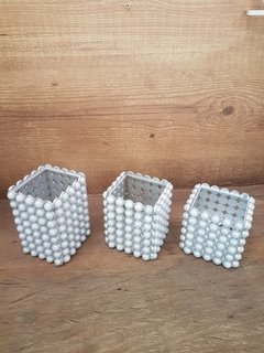 Kit Organizador Com 3 Potinhos de Pérolas - comprar online