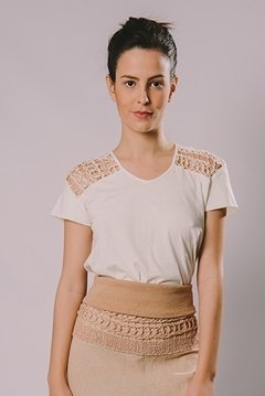 Jersey t-shirt with file lace shoulder