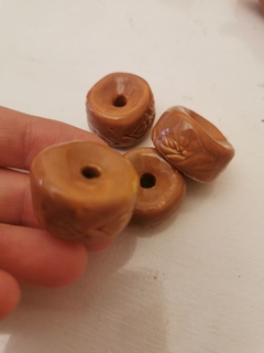 Cuenta de cerámica canela (2cm)