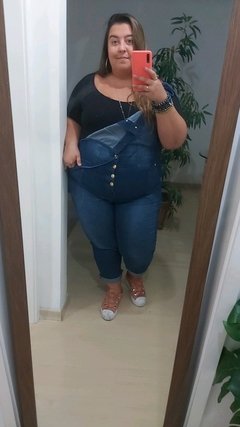 Jardineira Jeans Plus Size - NINA VAZQUEZ