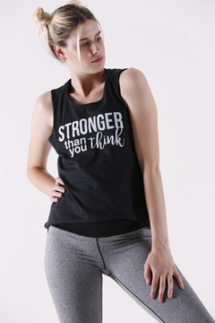 Remera Stronguer Than You Think Negra