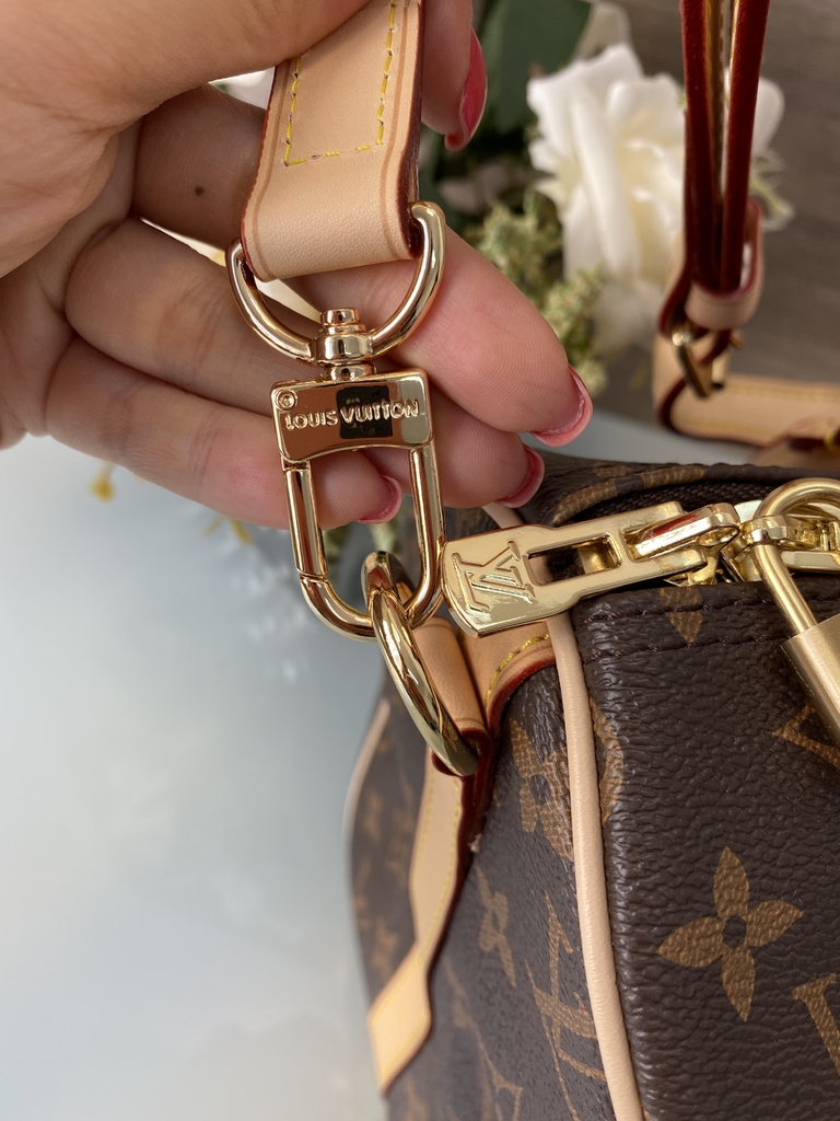 lv sling bolsa with gold chain