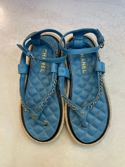 Sandália Chanel Lambskin com Palha
