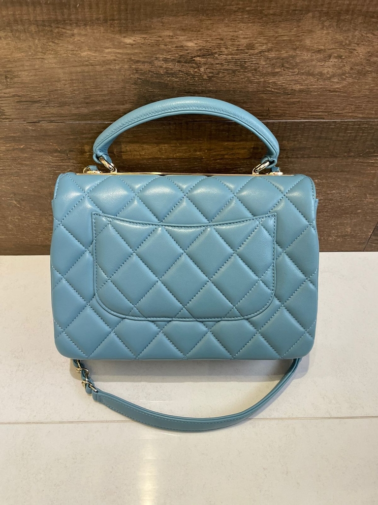 pale blue chanel bolsa