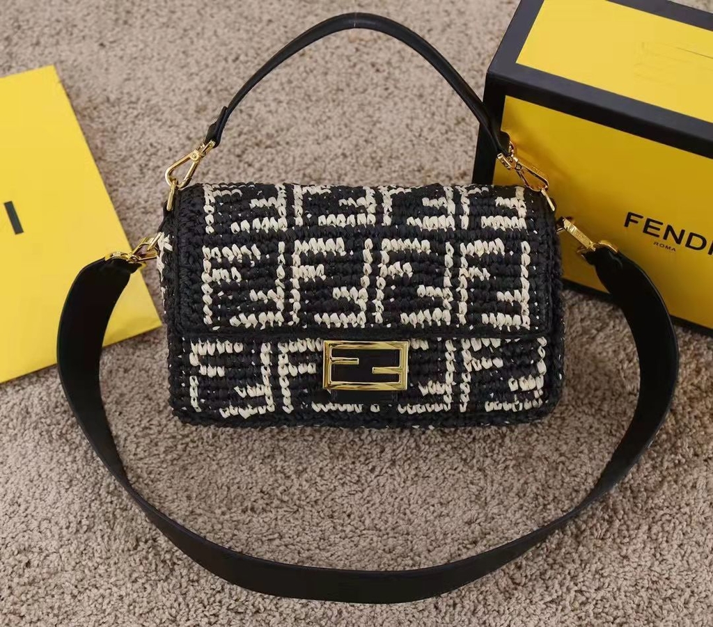 crochet fendi bolsa