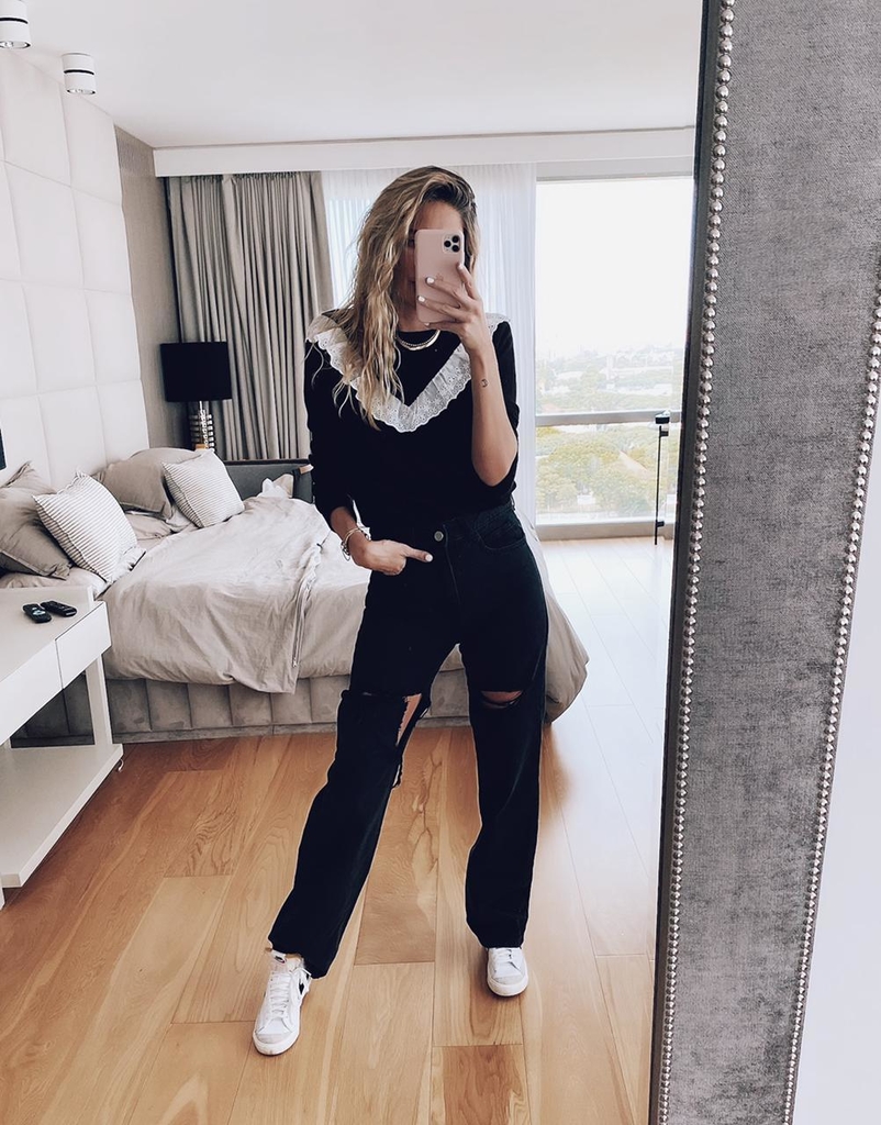 Jean Mom Negro Nevado con Roturas Rodilla - PA00390