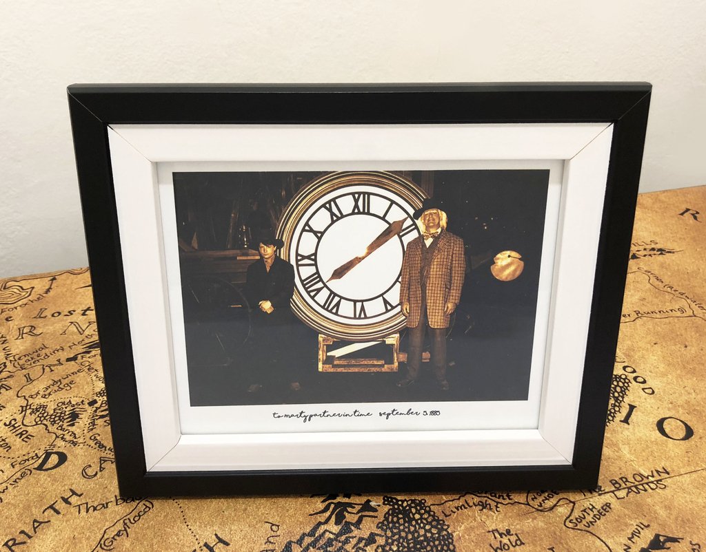 Cuadro con marco - Foto de Doc y Marty con el reloj 1885