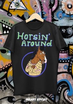 REMERA BOJACK HORSEMAN HORSIN AROUND
