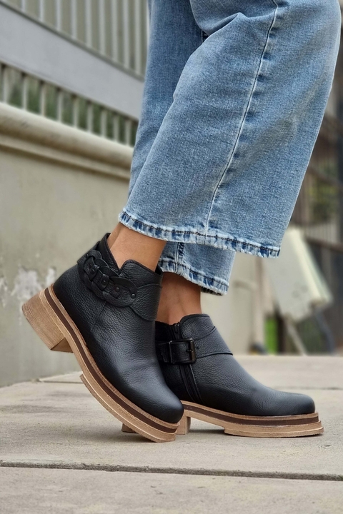 AGUSTINO SHOES \u0026 BAGS